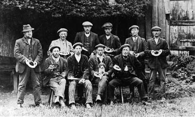 The 1914 pub quoits team