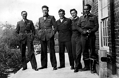 F/Lt 'Uppie', F/Lt 'Bartie' Bartlett, Sgt Eddie, Sgt Hoots, P/O 'Sammy' Samede - 1942